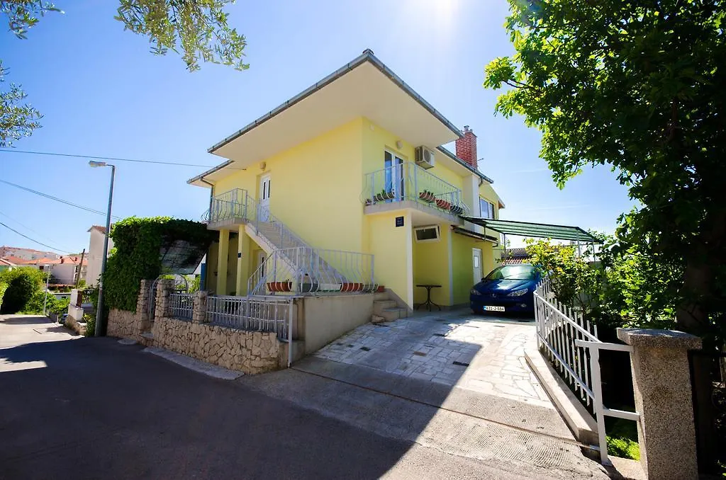 Karlovic Apartments Trogir 3*,